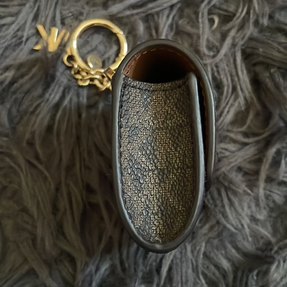 Michael Kors airpods case - Picture 4 of 5